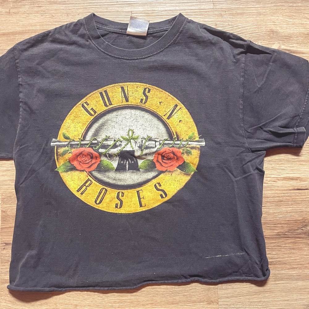 Guns & Roses CropTop 🥀 - Picture 2 of 5
